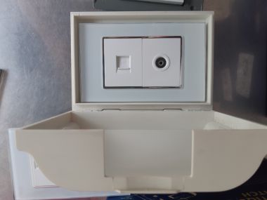 ổ cắm mạng và tv mặt kính có viền màu trắng 118